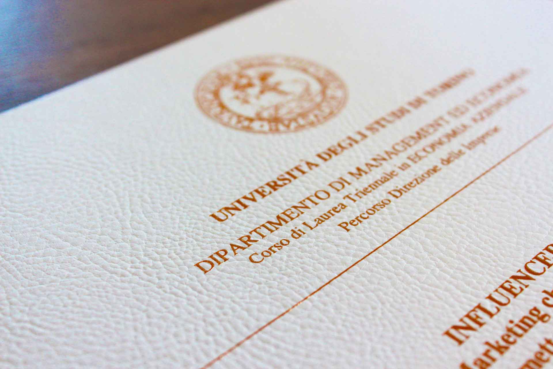 Stampa e rilegatura di tesi scolastiche a Cuneo